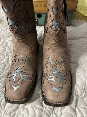 Roper Western Cutout Women's Boots with Silver Accent